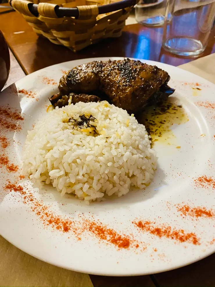 Camino上的第一餐「正常」飲食- 雞肉和澱粉是「朝聖者餐」的內容