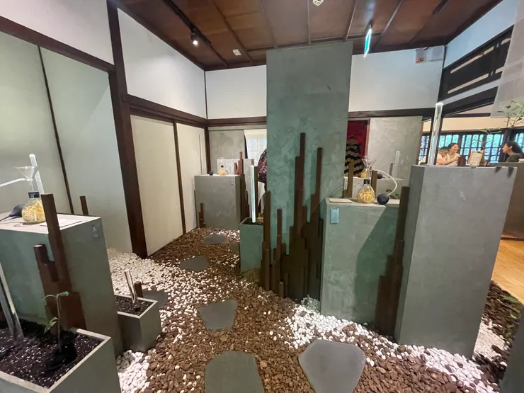 CANJUNE肯園以台灣的五種品系樟樹：芳樟、土樟、本樟、冇樟、牛樟，透過氣味裝置讓民眾直接嗅聞，感受不同樟樹散發出的森林氣息。