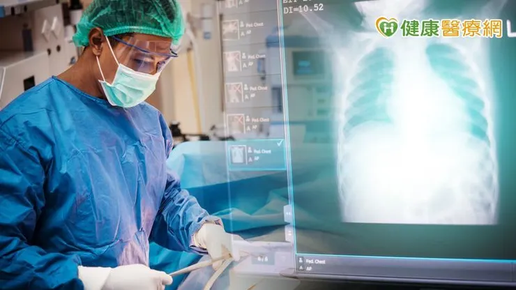 在早期肺癌的精準治療中，目前已有針對 EGFR 與 ALK 這兩種基因變化的標靶藥物可供治療。