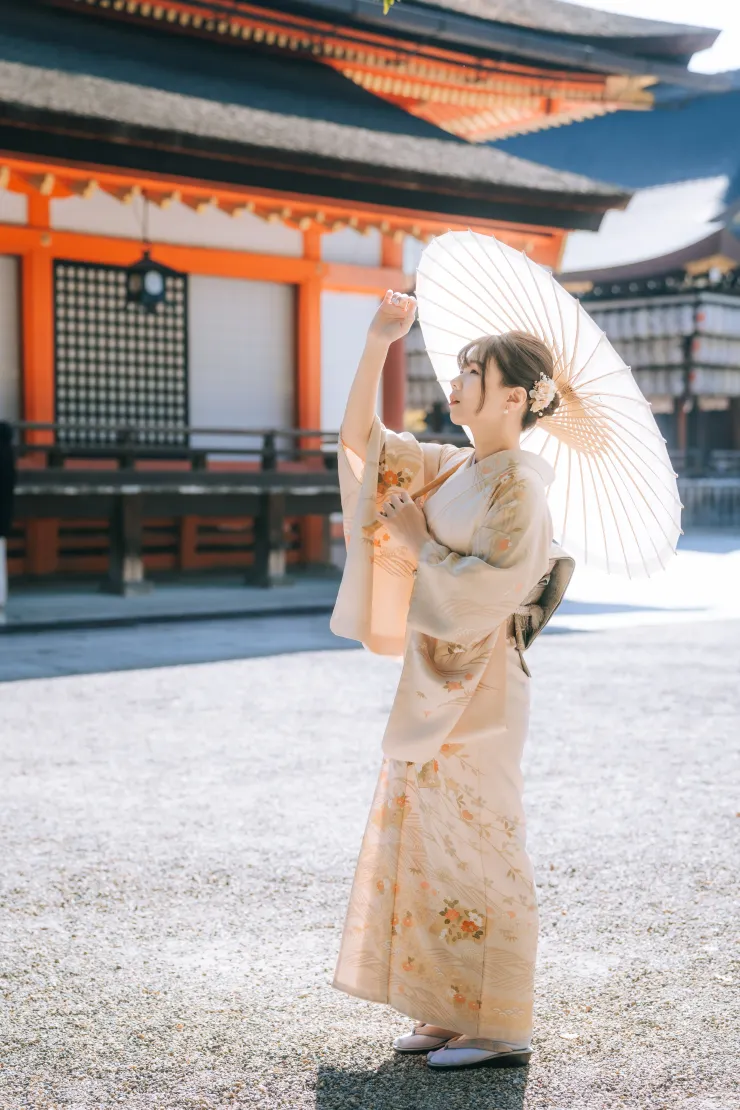 除了多人拍攝的部分,其中也會拍一些單人照。