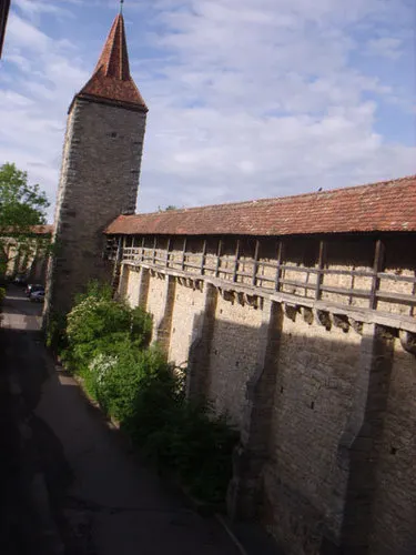 防禦用的城牆使羅騰堡更增添童話氣氛。