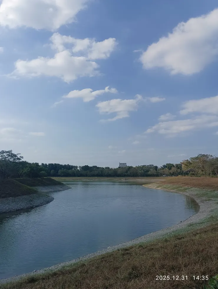 微涼天，青浪臨風
