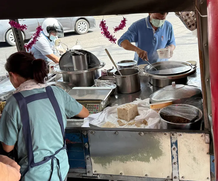 辛勤工作的夫婦