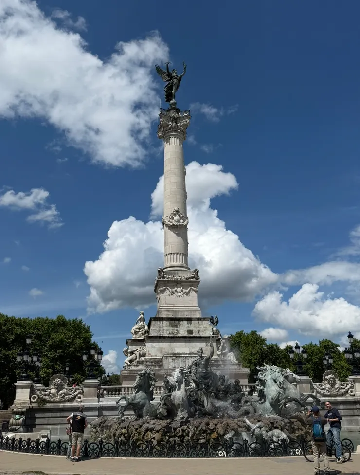 高高在上的女神雕像