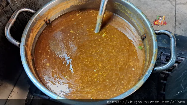 灶腳古早味蒜香烏龍豆干|竹北夜市推薦美食|蒜香米血烏龍豆干|
