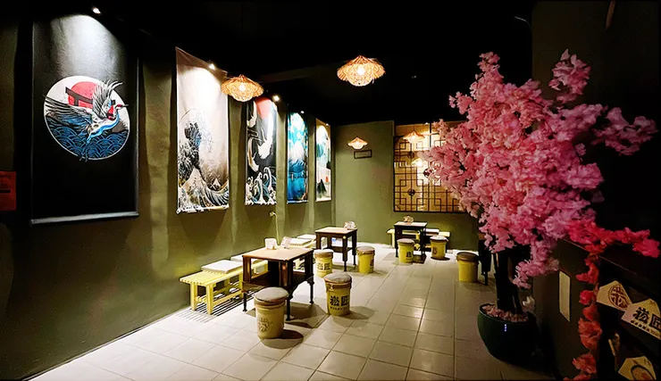 taoyuan-izakaya-sung-takumi-interior-seating.jpg