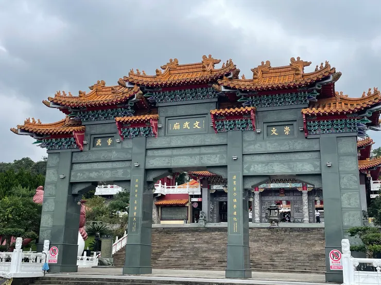 好不容易騎上來,有夠累...