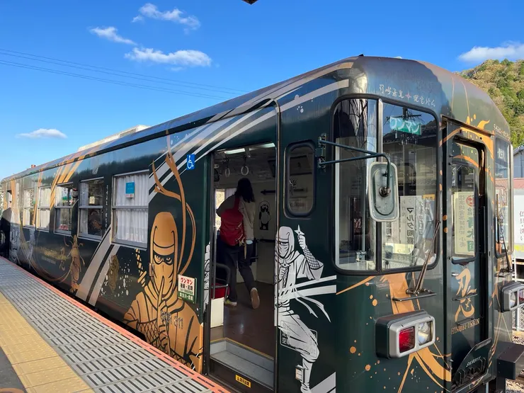 抵達信樂站，這裡屬於甲賀市，忍者也是一大特色