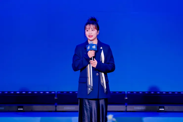 首屆創紀錄獎獲獎選手「舉重精靈」方莞靈,回歸擔任頒獎人,傳承突破精神。