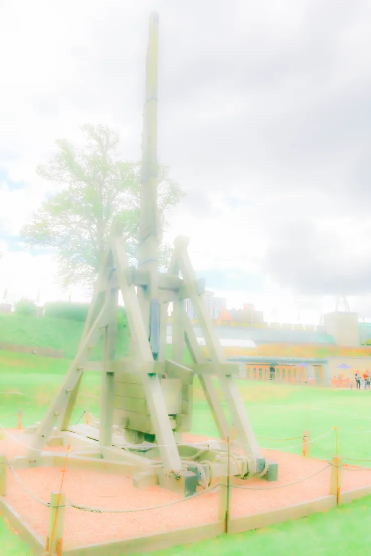 卡地夫城堡中的投石機一景