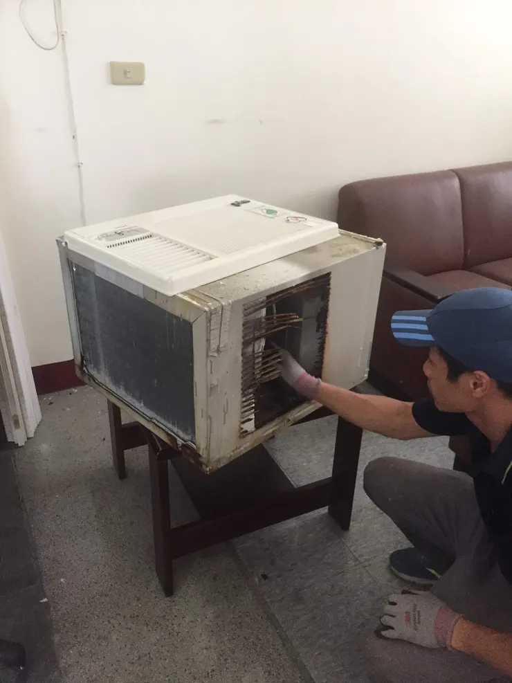 雖部分鏽蝕嚴重，但還是請師傅確認是否能當備用機使用