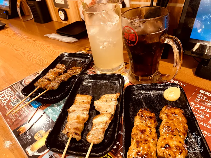 鳥貴族串燒與巨大調酒