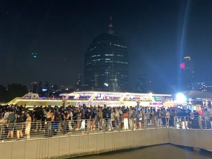 昭披耶河的遊船