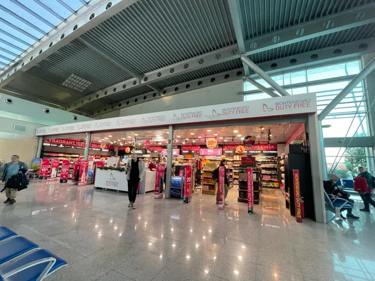 機場內唯一的免稅店