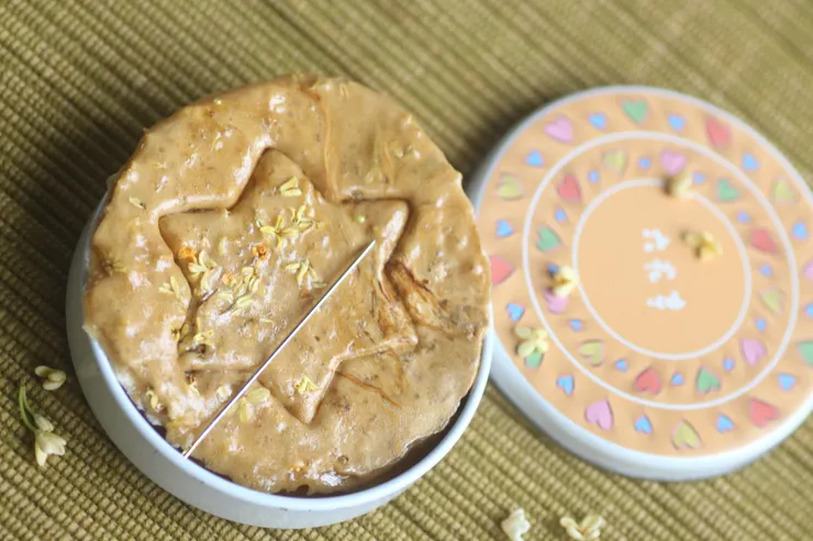 喜歡的話，還可以在椪糖上壓上一些圖案，人手一根針來玩遊戲！