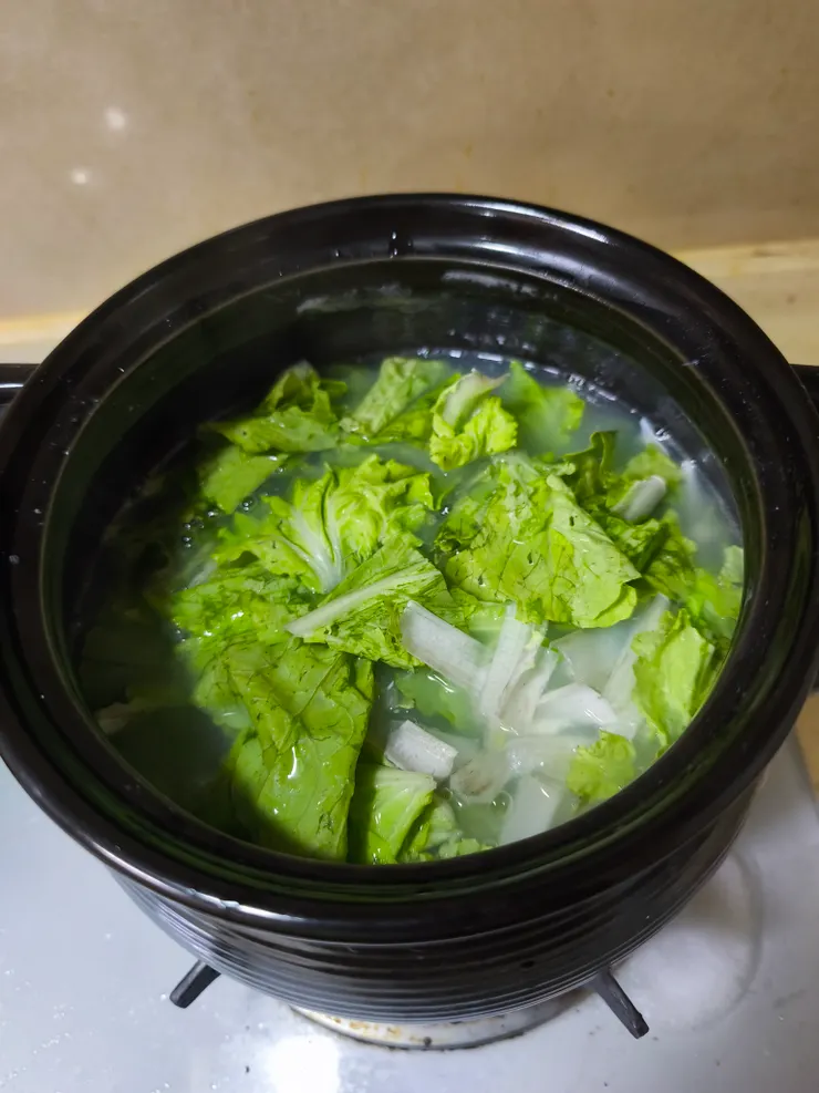 我家喜歡吃軟菜，所以先放