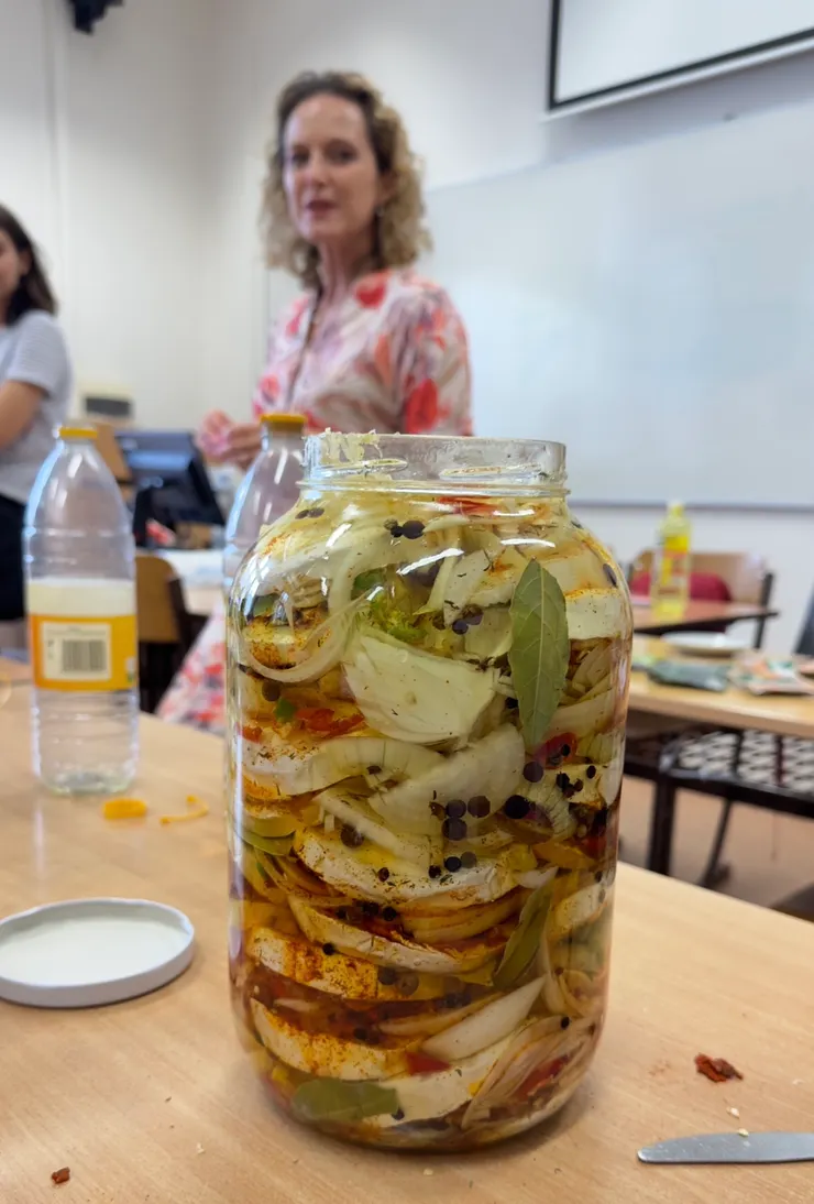 在廚藝課做下酒菜醃起司Hermelín