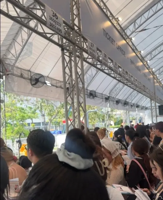 演唱會任何一個地方都在排隊