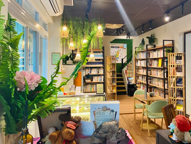 ▲ 南迴線第一間書店《家家酒書房》