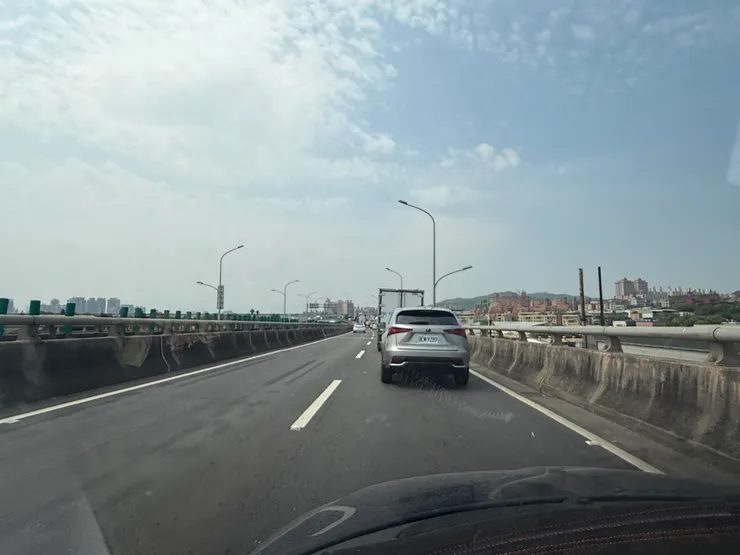 2026/04/23 上高速公路前的塞車