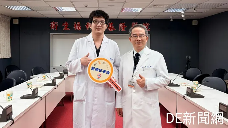 圖左為林聖傑醫師，圖右基隆醫院副院長蔡翊新。