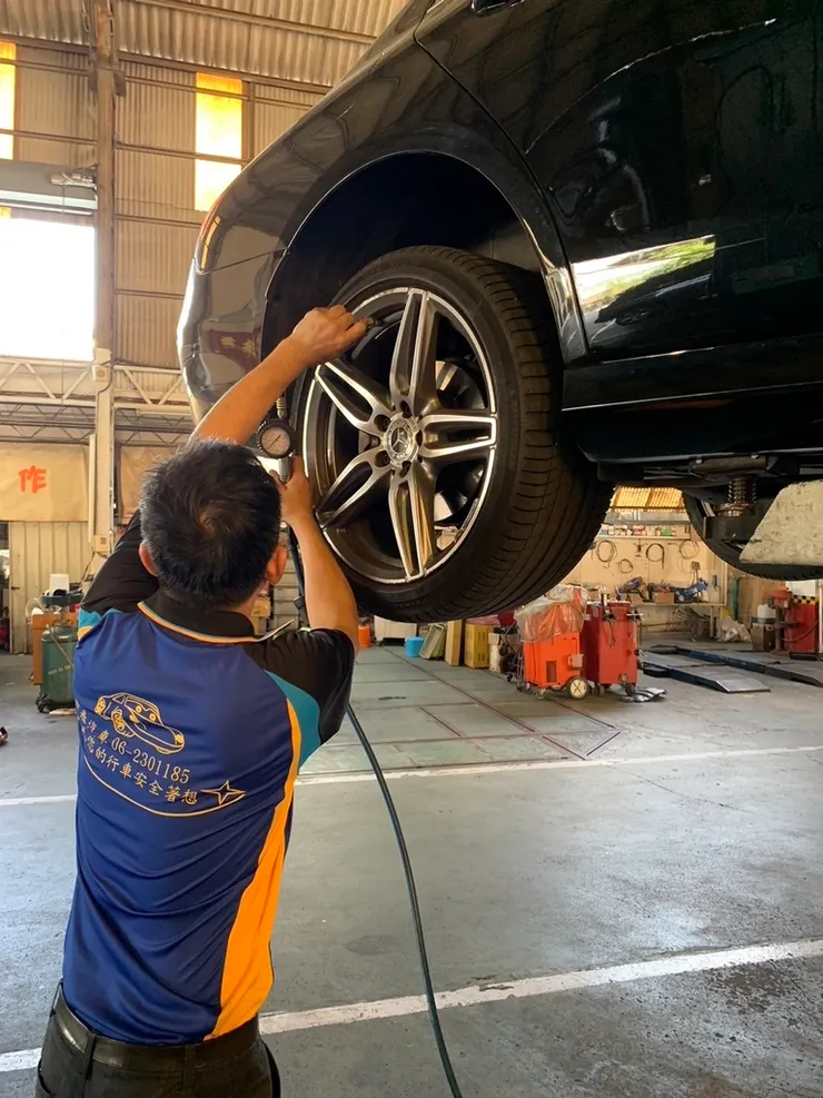 台南修車保養廠推薦【興泰汽車修配廠】一試成主顧!過保汽車保養