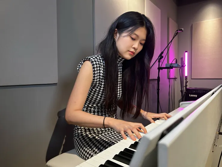 可演奏錄音鋼琴，自彈自唱的歌手能現場演出Livehouse 