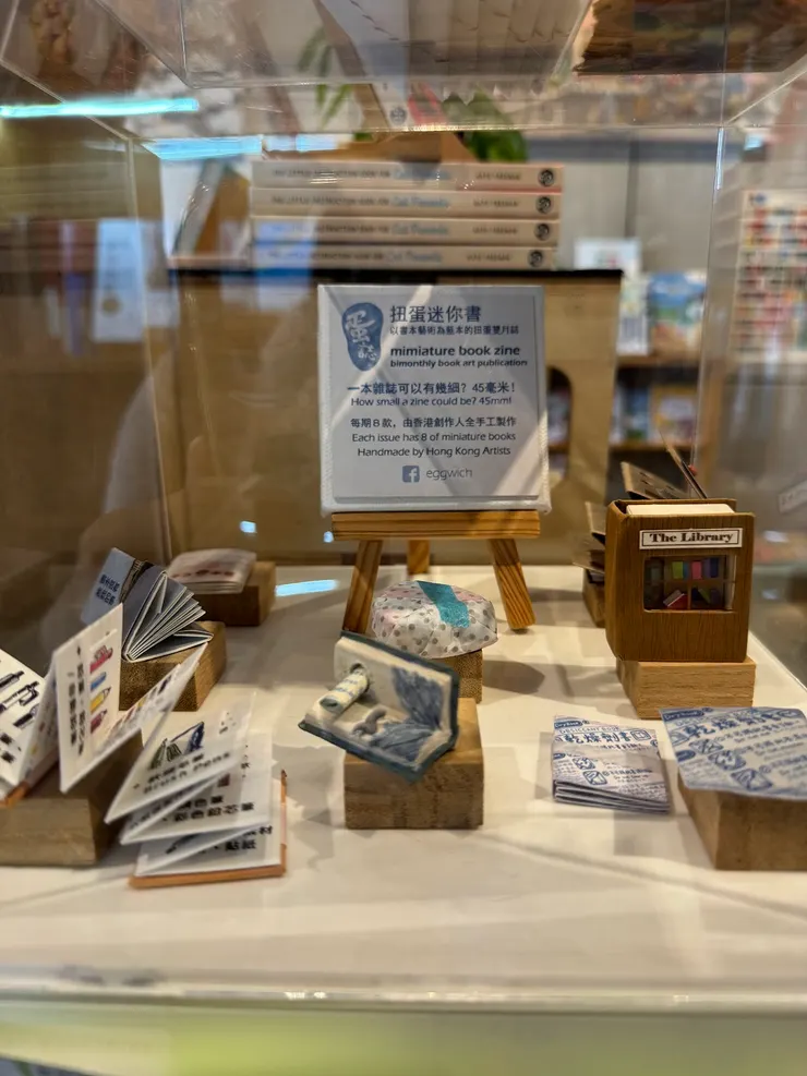 店內有販售迷你小書扭蛋，雖然價格偏貴，但都是手工製作