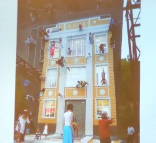 有些要近看，有些要退後才看的到全貌