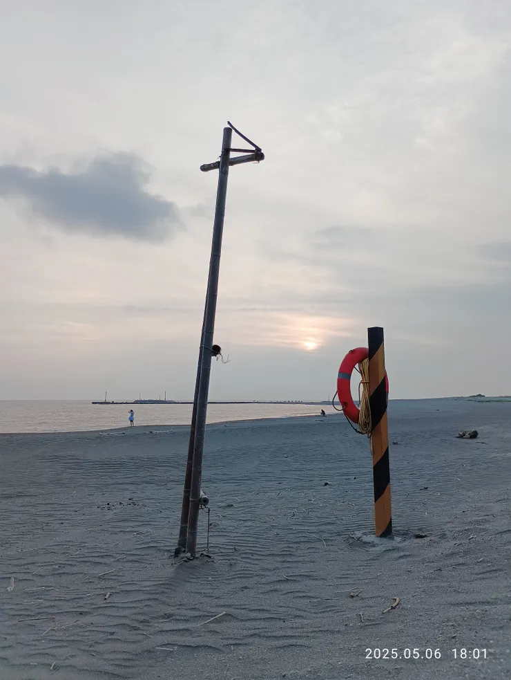 晚向寂灘覓夕柔，自拍攝