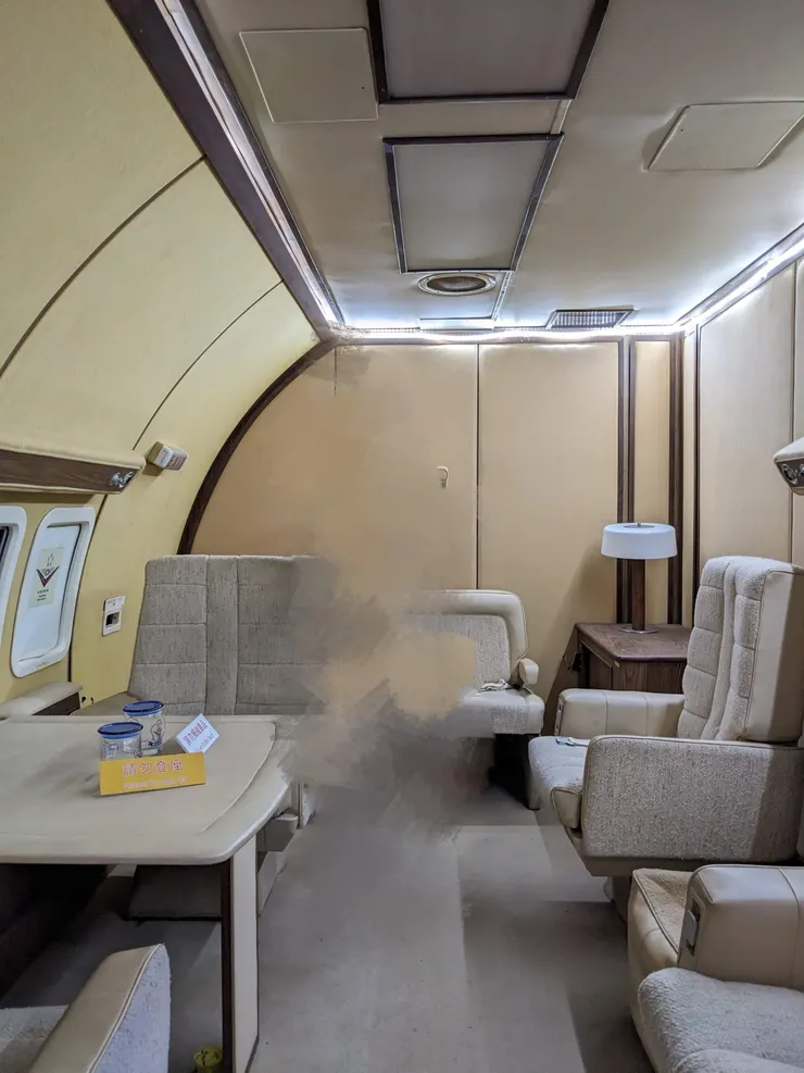 解鎖總統專機駕駛艙！實際探訪中美號內裝！右側國旗為什麼要反過來？／圖源：陳穩