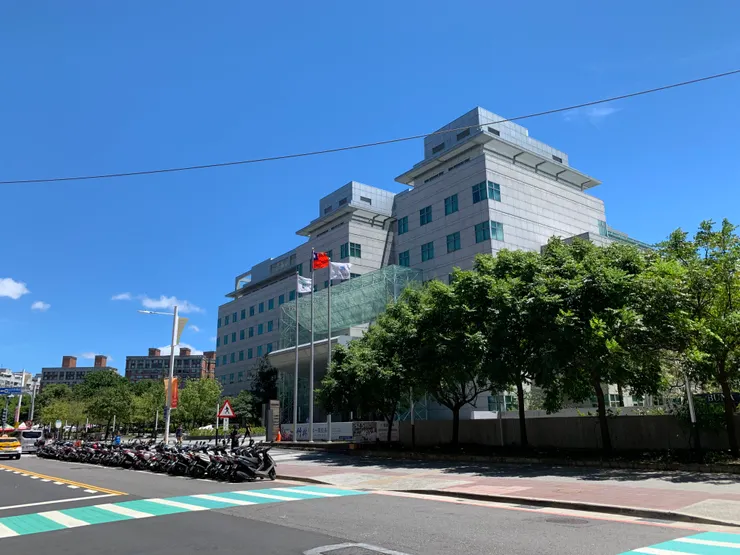 已經可以看到圖書館了😃