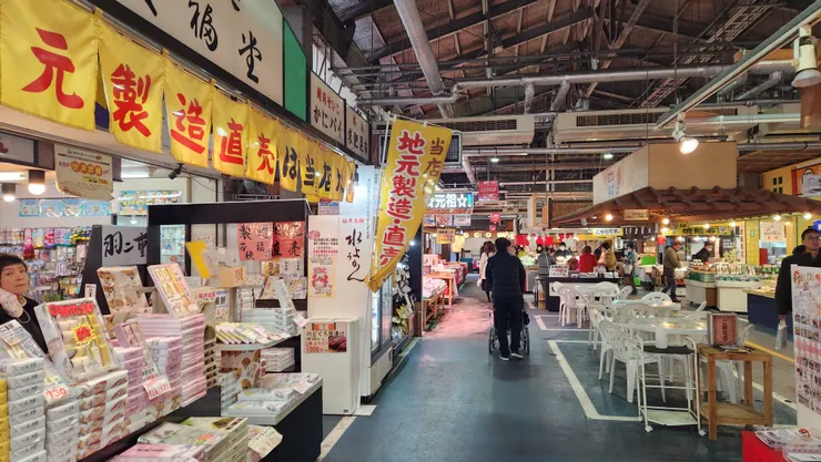 除了海鮮製品外，各種福井伴手禮都能在這買到