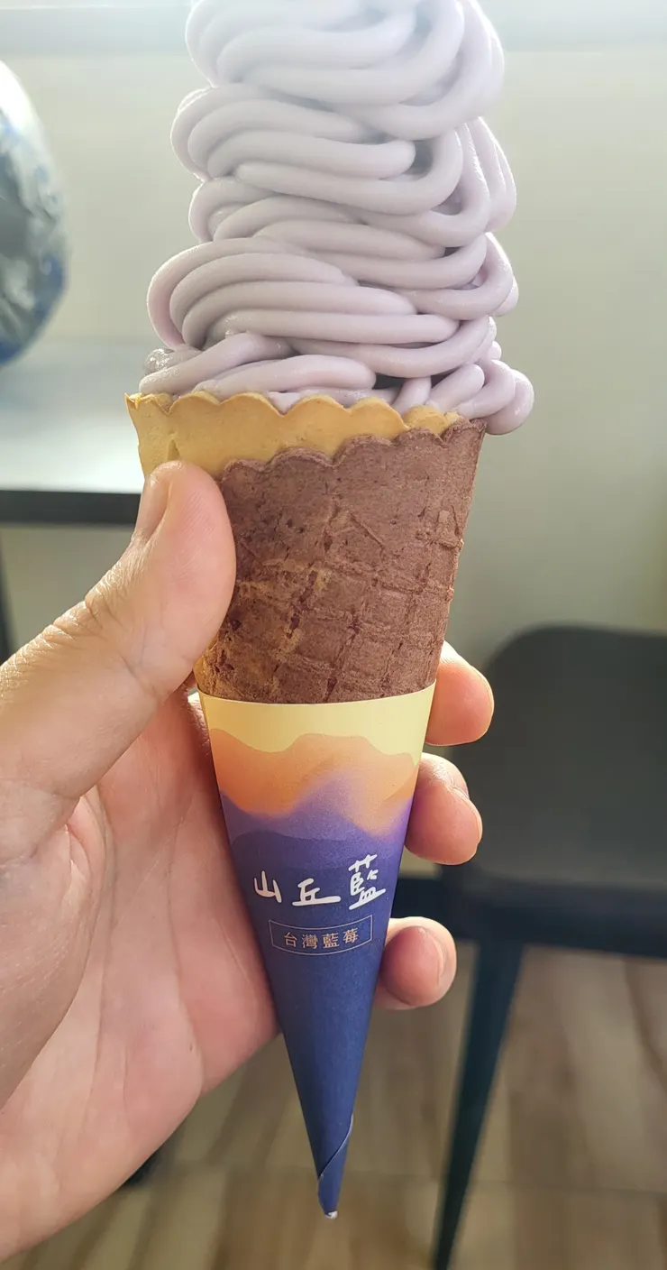 雙色餅皮口味也不同，但對我而言有點難吃出來...