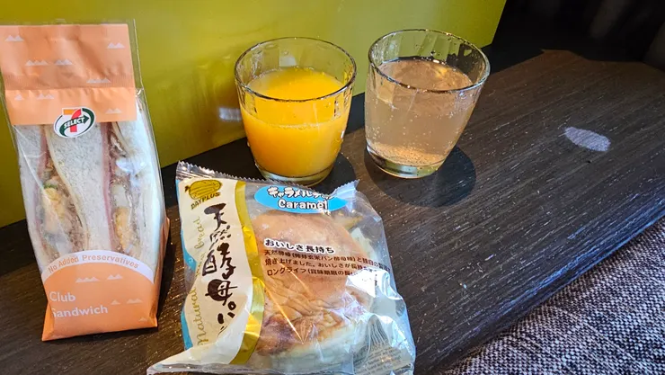 新加坡7-11的三明治不難吃耶!