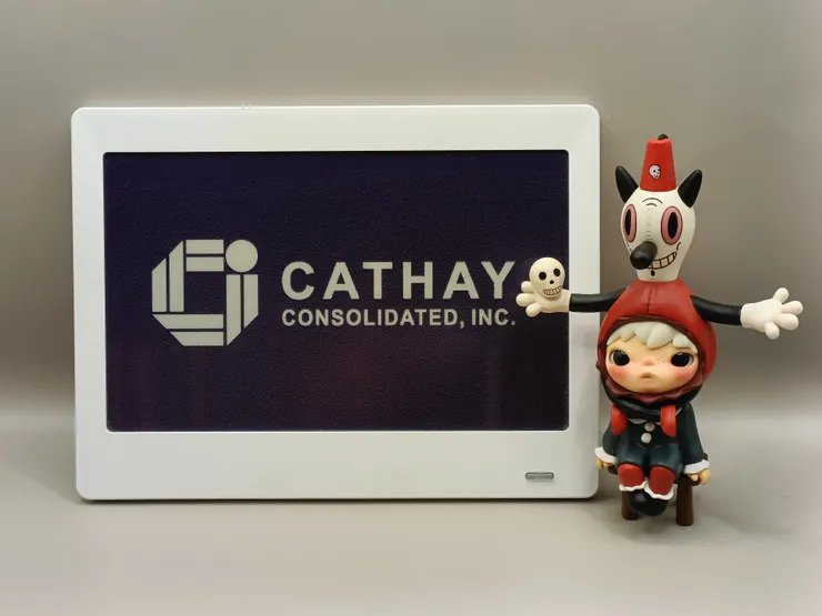 來源：1342 八貫 Logo (公仔：Hirono x Gary Baseman)