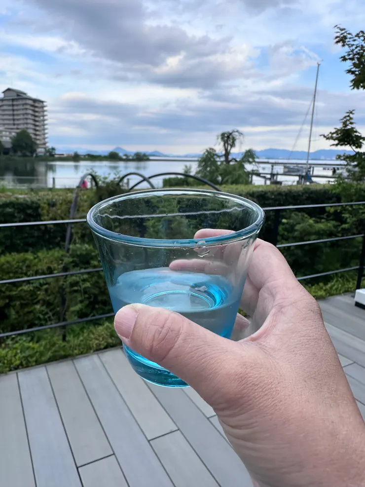 先對著琵琶湖來杯下午茶