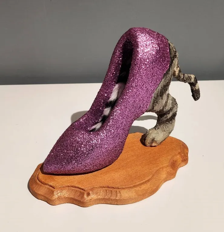 井口エリー作品《Mini high heel (Cat)》, 2024, 複合媒材, 18cm  10cm  14cm