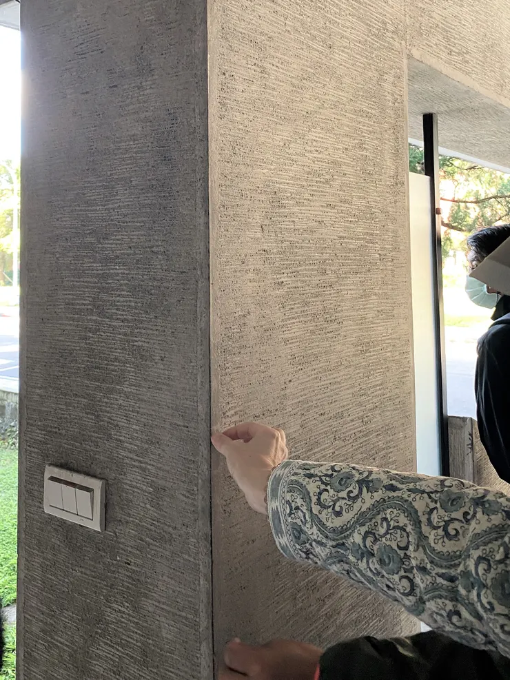 斬石子會留出一道約1.5的邊界不斬，讓線條更加挺立，也減少損壞