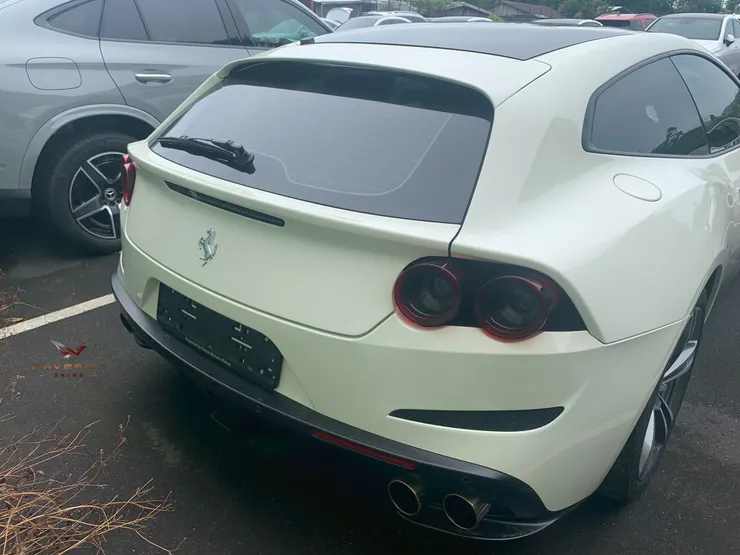 Ferrari GTC4 Lusso V12外匯車
