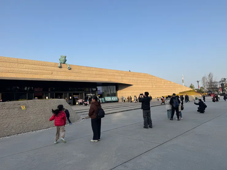 這屋頂上的裝置也成為一個熱門拍照點。