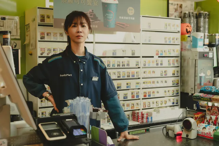 職業為超商店員的程樂樂僅是平凡女子，沒有偶像劇女主角光環（劇照取自Netflix）