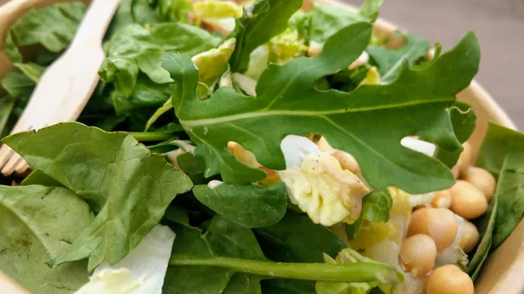 到這邊吃生菜才吃到的芝麻葉，味道有點辛辣刺鼻，但吃了後又不會覺得難吃