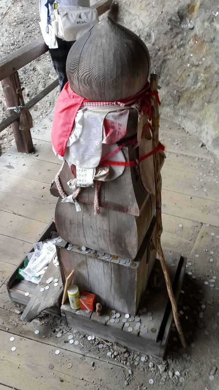 爬樓梯上來後大家都會對祂祈福