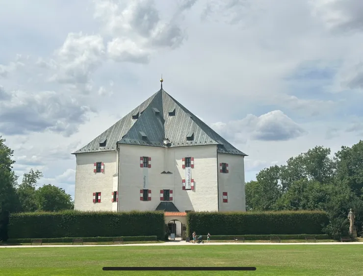 位於森林公園中心的星星夏宮