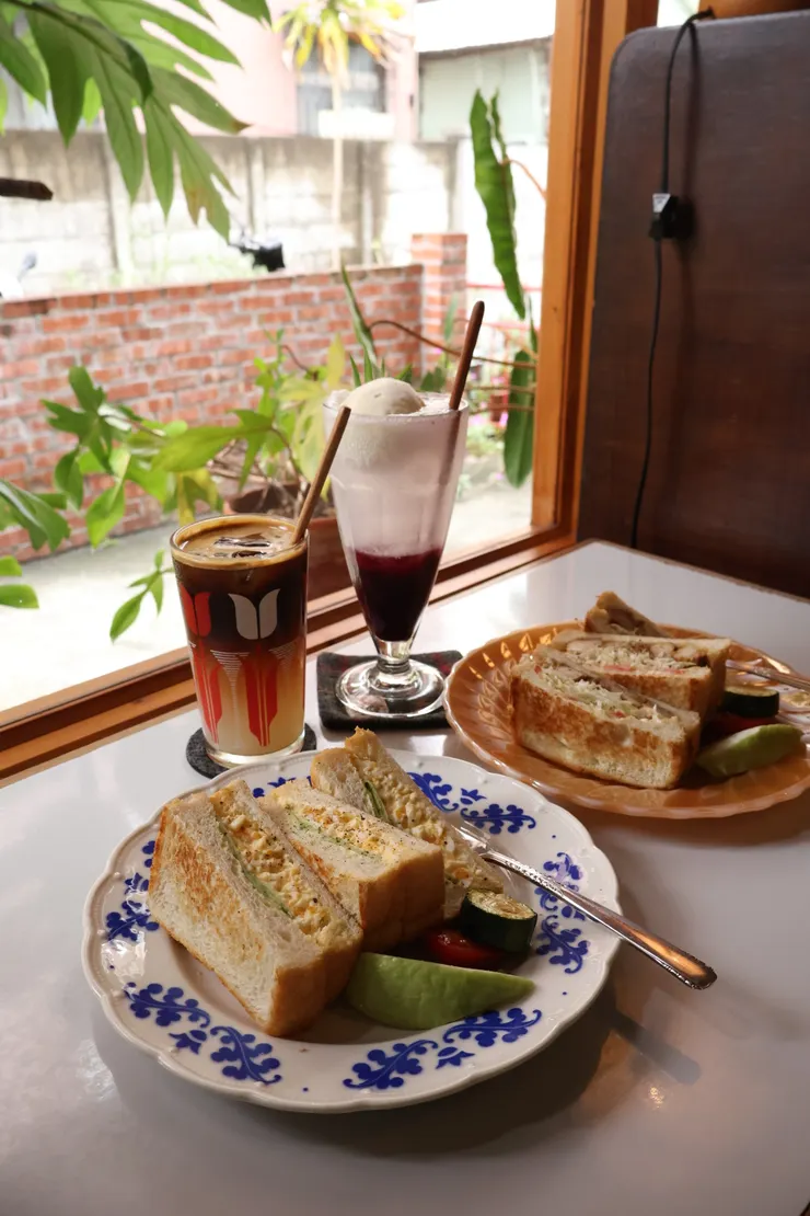 雞蛋沙拉熱煎三明治、青森蘋果冰美式、冰淇淋蘇打、山葵照燒雞腿熱煎三明治