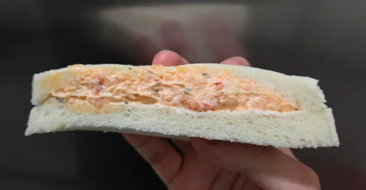 龍蝦的口味料給得滿多的😋😋