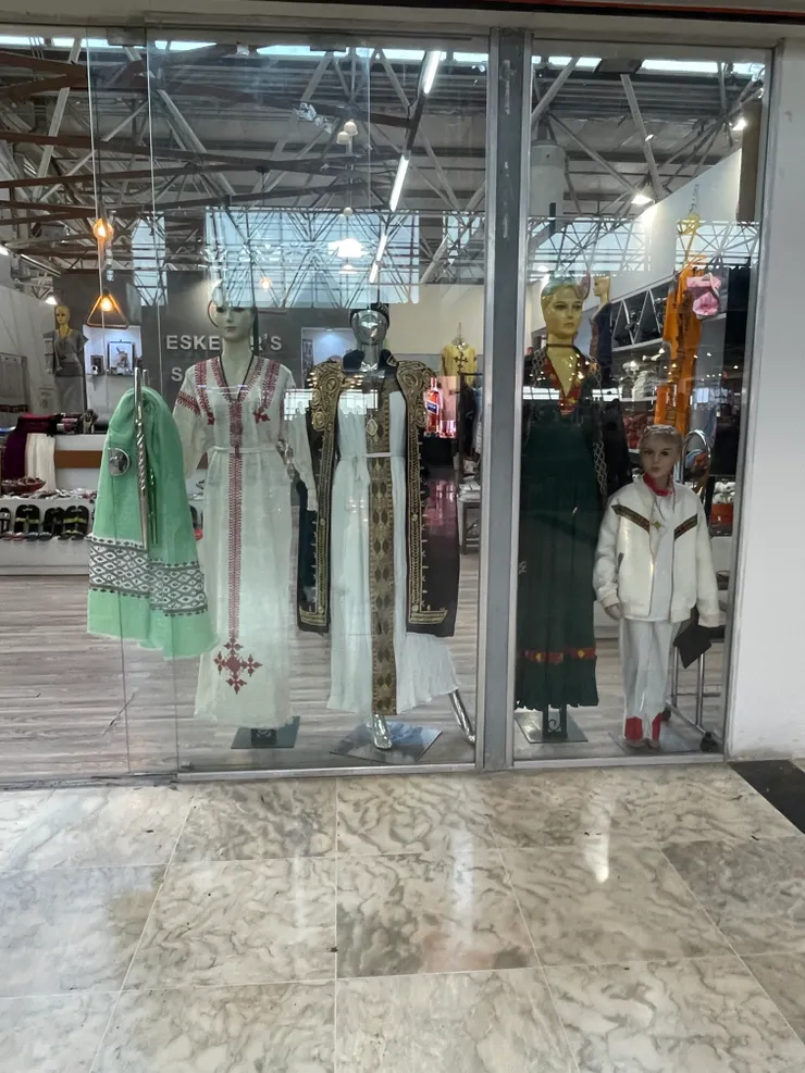 機場商店: 當地服飾