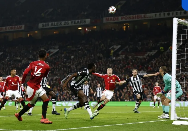 阿密迪戴亞路頭槌建功助曼聯領先1:0