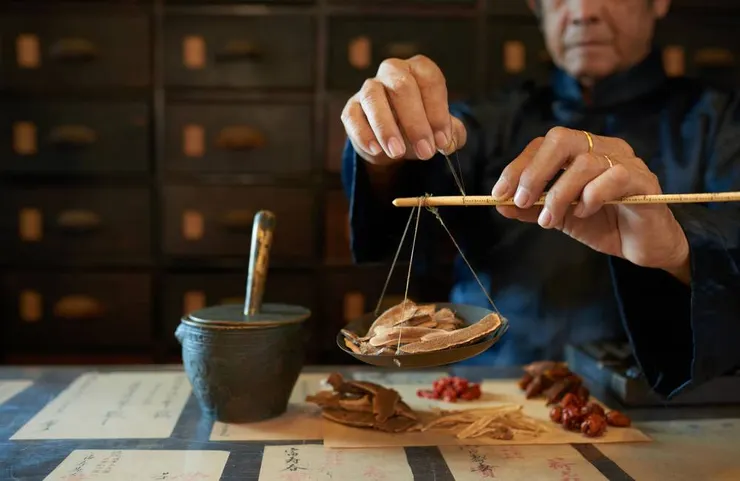 中醫實務 ©Dragon Images/shutterstock.com